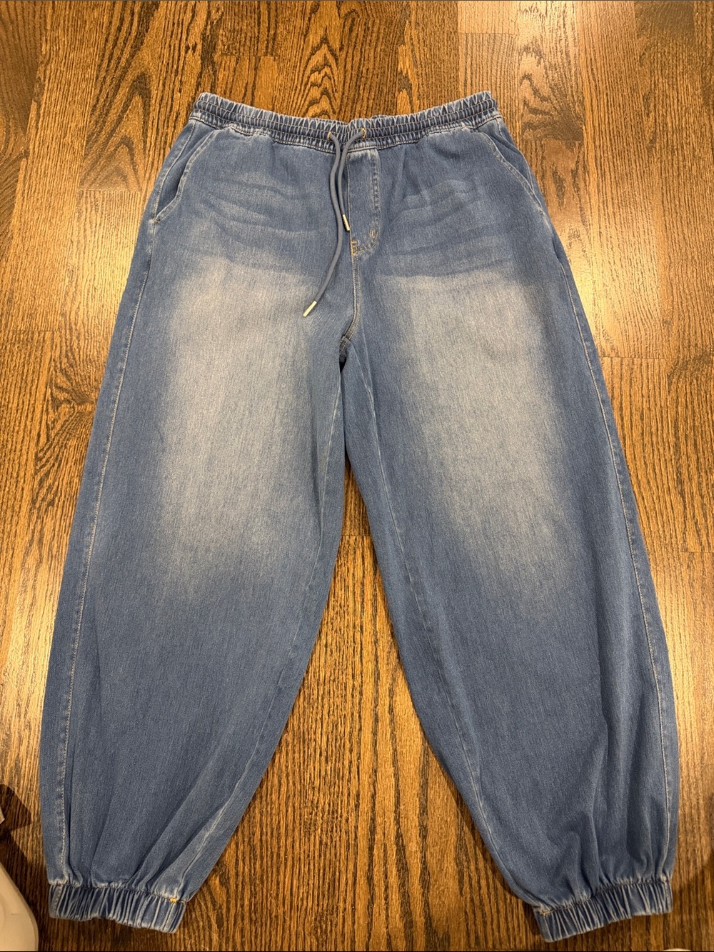 Halara Casual Blue Denim Jogger Jeans for Women.